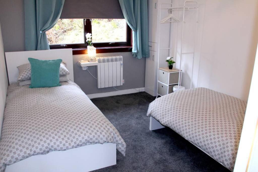Premium Ground Floor Apartment, Near Fort William Town Centre ภายนอก รูปภาพ