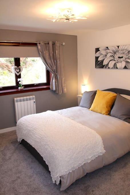Premium Ground Floor Apartment, Near Fort William Town Centre ภายนอก รูปภาพ