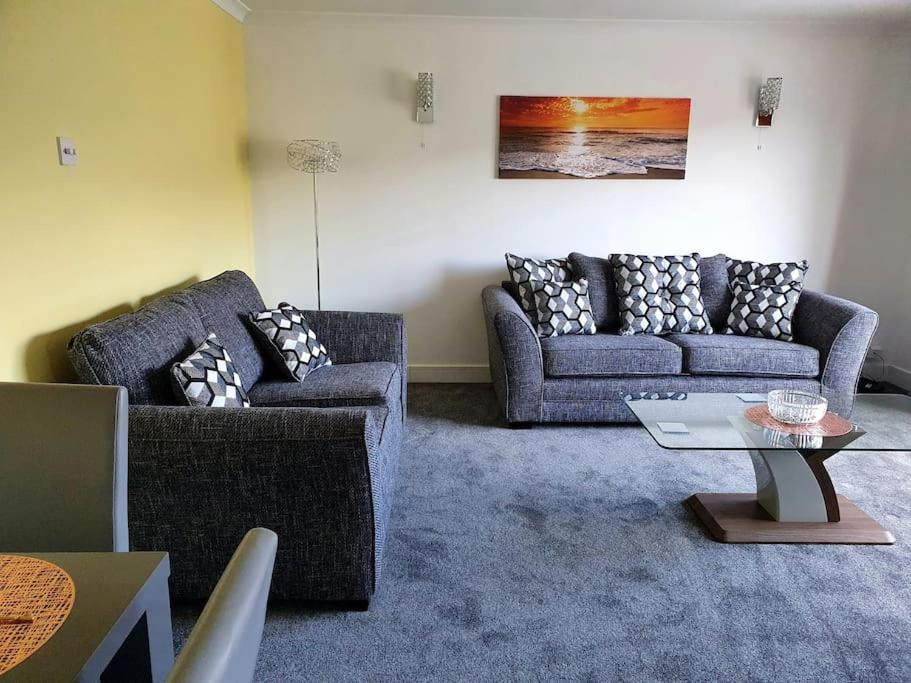 Premium Ground Floor Apartment, Near Fort William Town Centre ภายนอก รูปภาพ